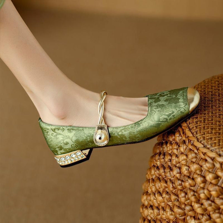 Naila Pumps
