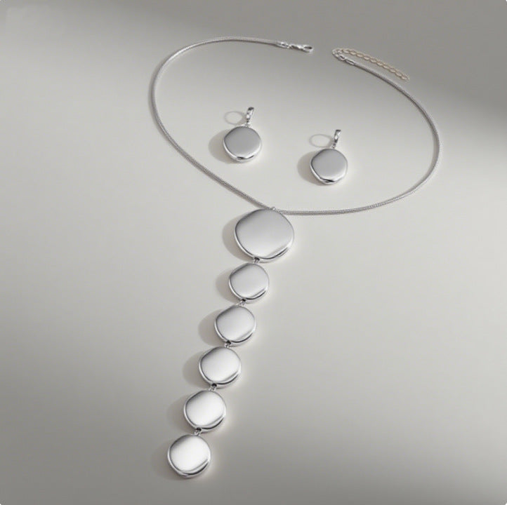 Aviora Necklace