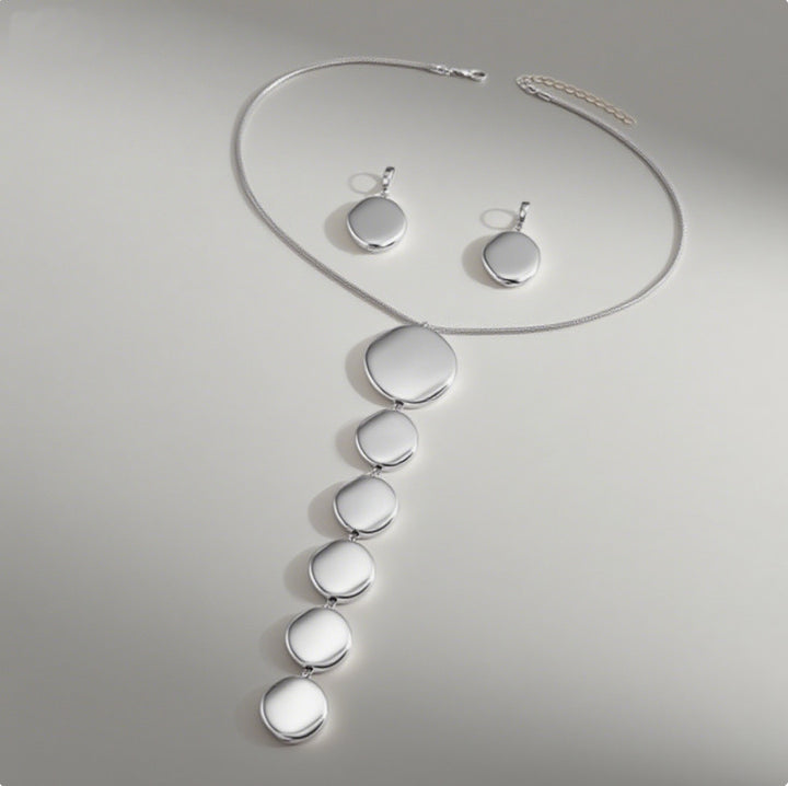 Aviora Necklace