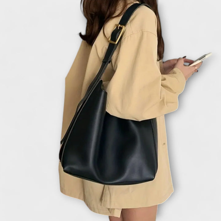 Harlow Classic Shoulder Bag