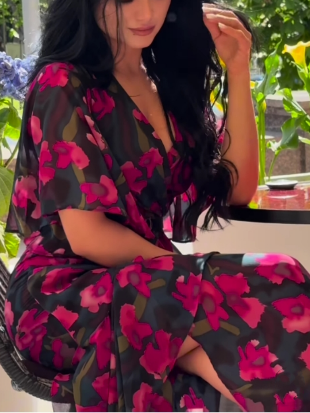 Ivora Retro V-Neck Trumpet Sleeve Printed Midi Dress