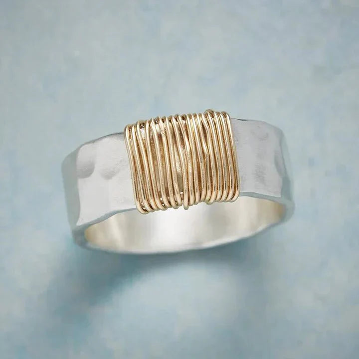 Solene Vintage Gold Thread Ring